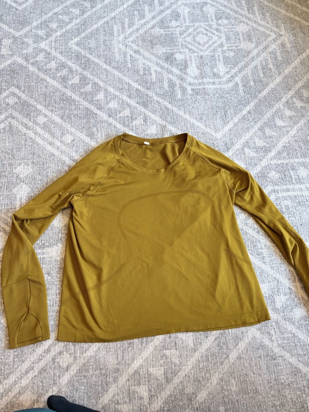 lululemon athletica swiftly tech Long-Sleeve Crew Top in Olive Green